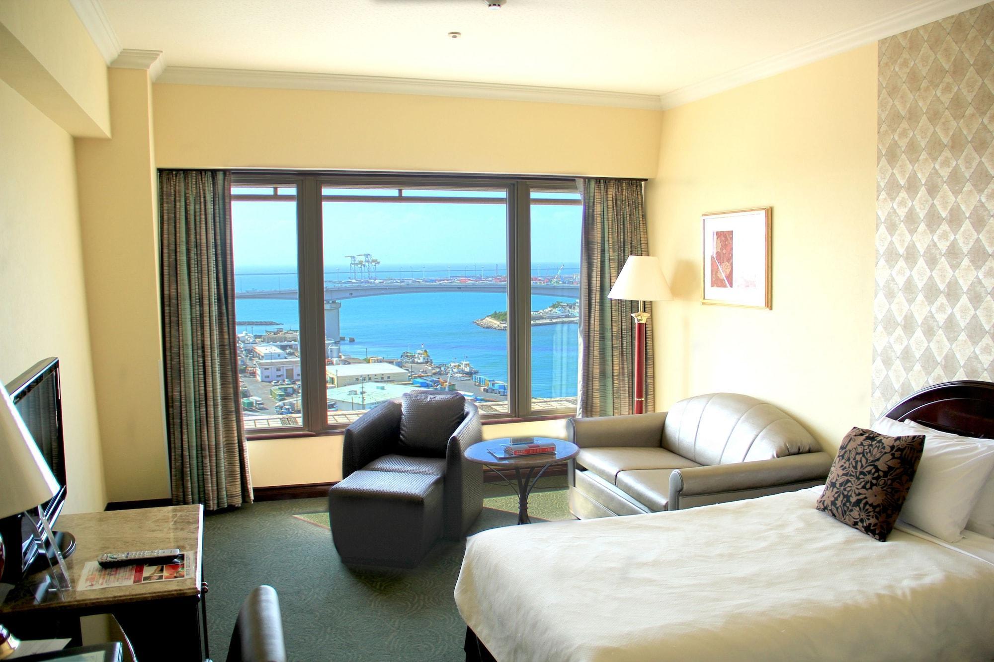 Okinawa Kariyushi Urban Resort Naha Exterior photo